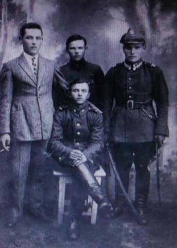 990351645_19uljh.thumb.JPG.e17c9ea797fc9e0121480fdb7066e1e2